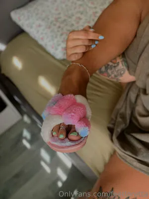 feetloretta content
