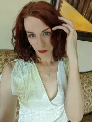 Faye Holloway content