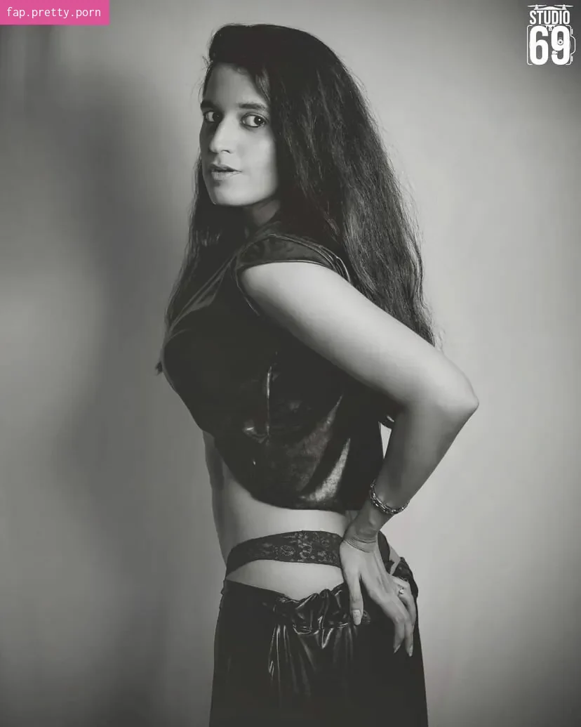 Foxy Queen - Photo #04