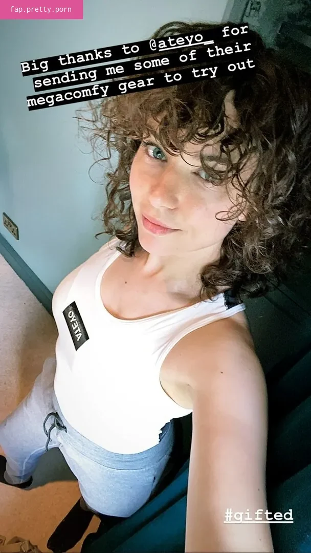 Frankie Ward - Photo #03