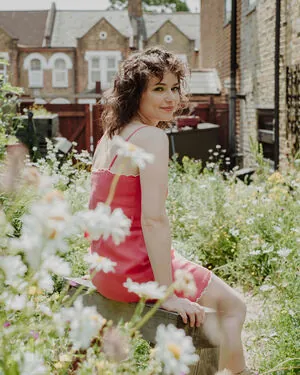 Frankie Ward content