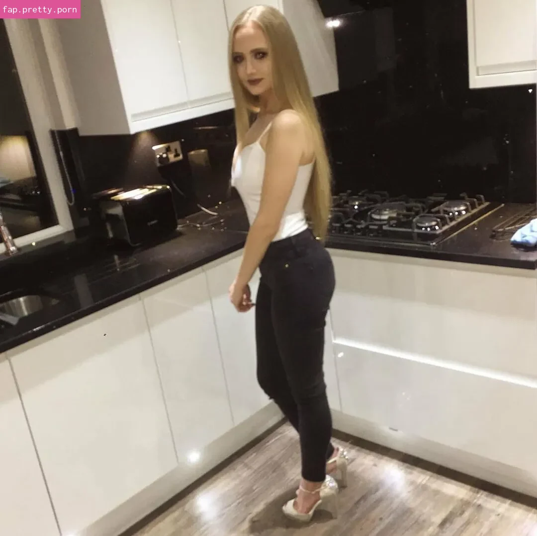 Georgina - Photo #03