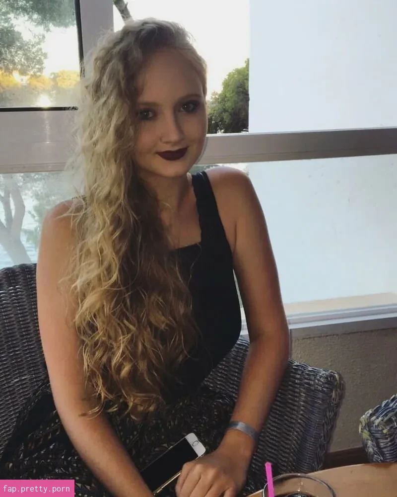 Georgina - Photo #04