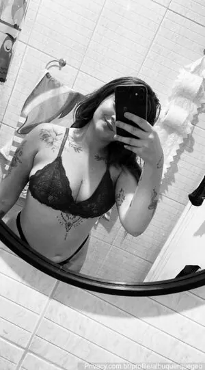 Giovanna Moreira content