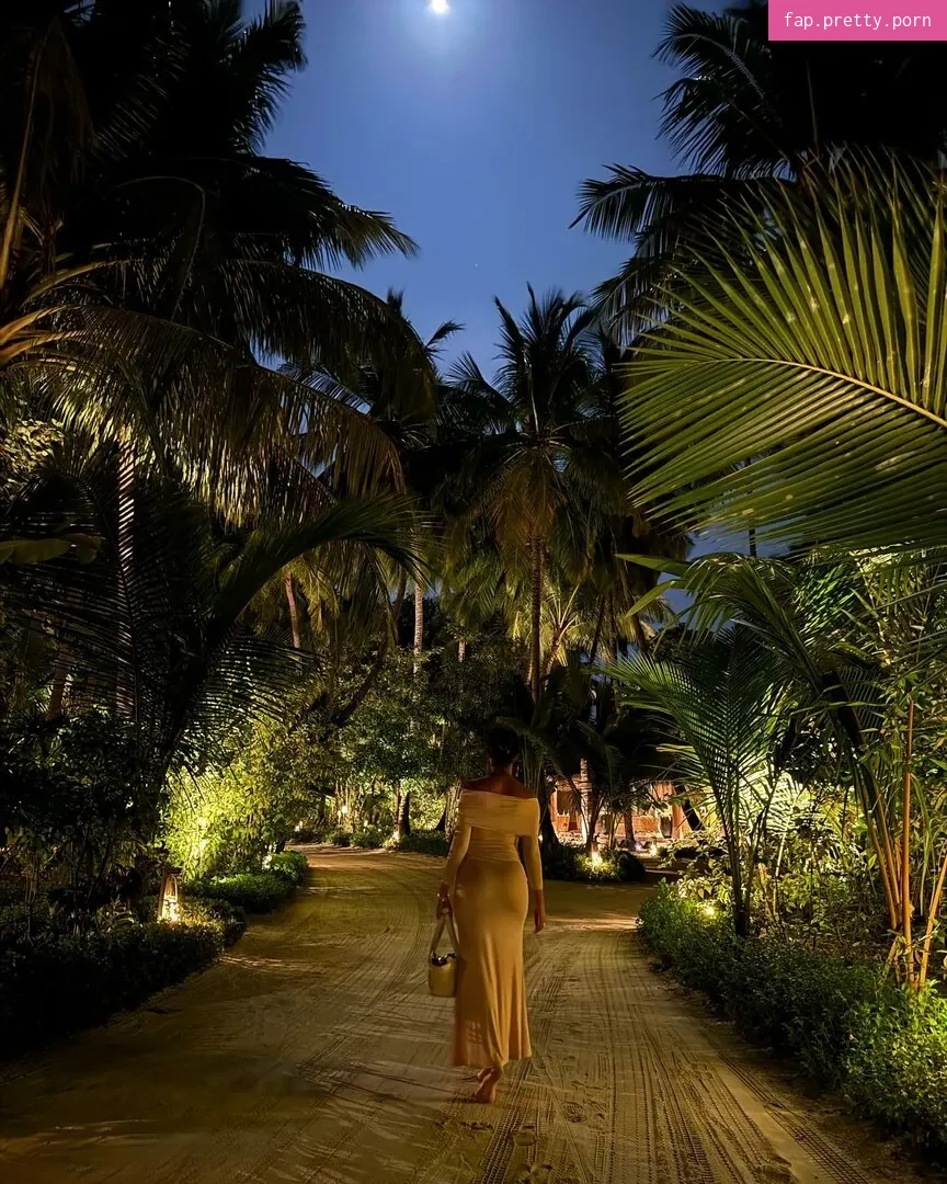 Georgina R. - Photo #01