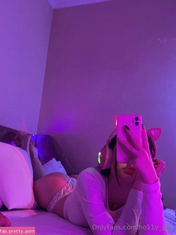 ho11y_girl content