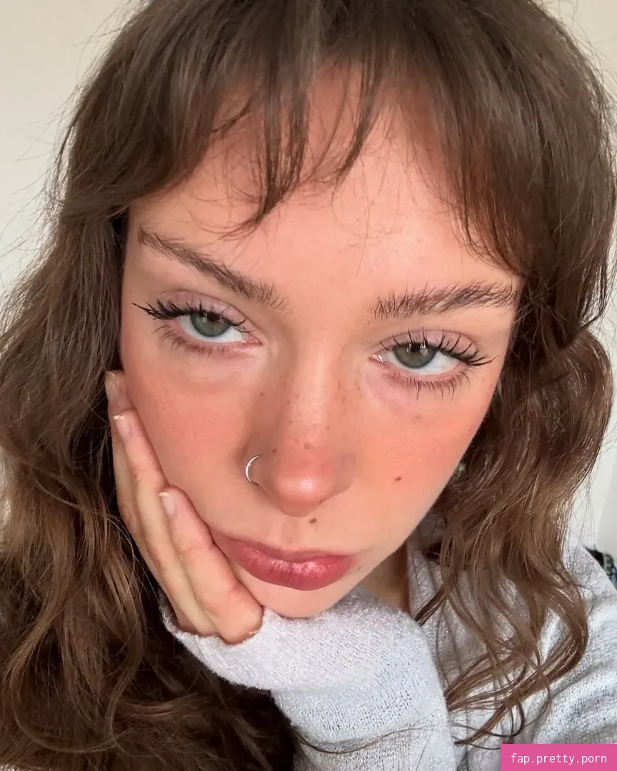 Holly Humberstone - Photo #12