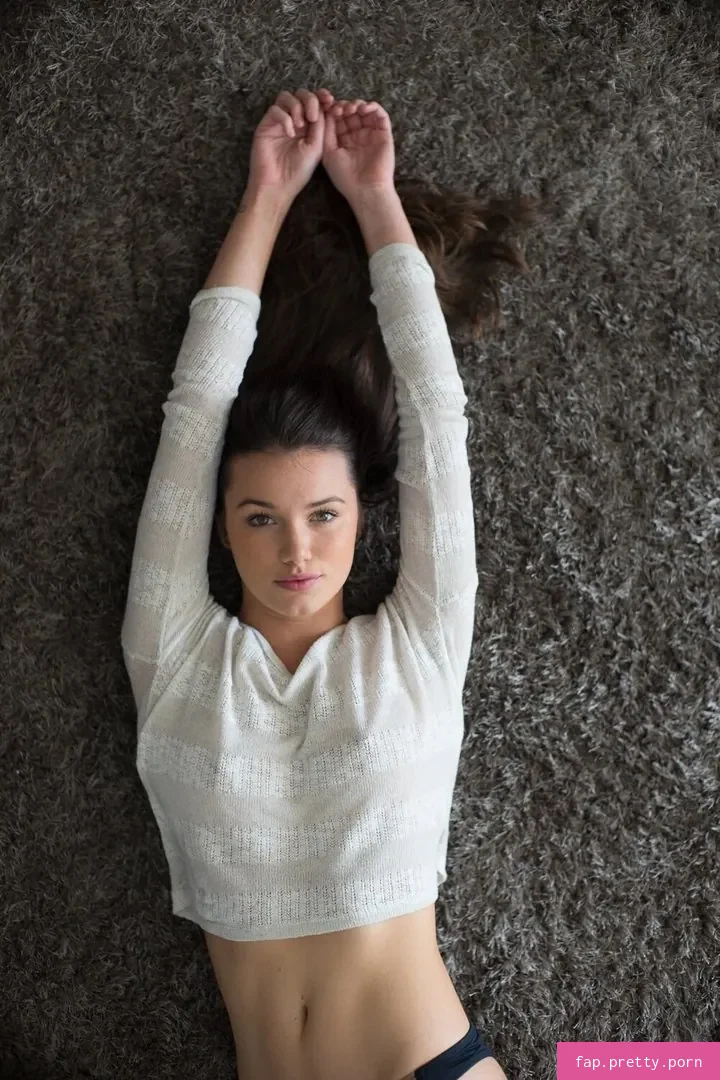 Hailey Outland - Photo #08