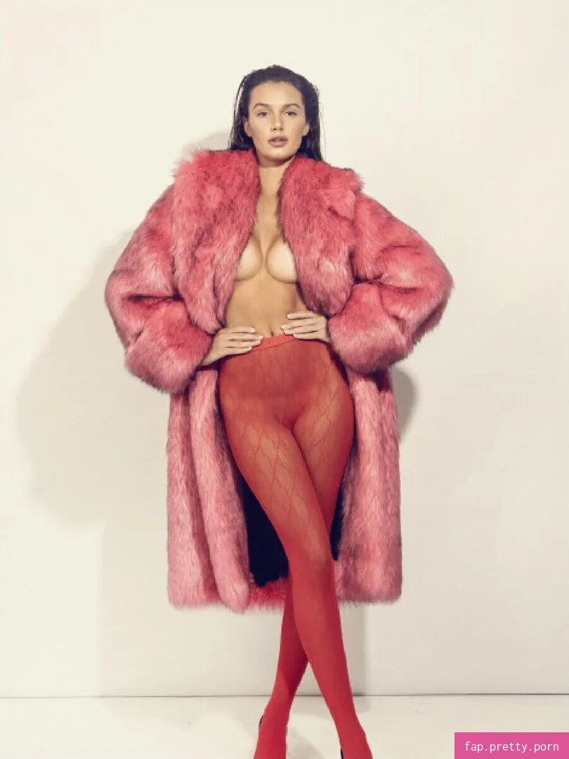 Hailey Outland - Photo #12