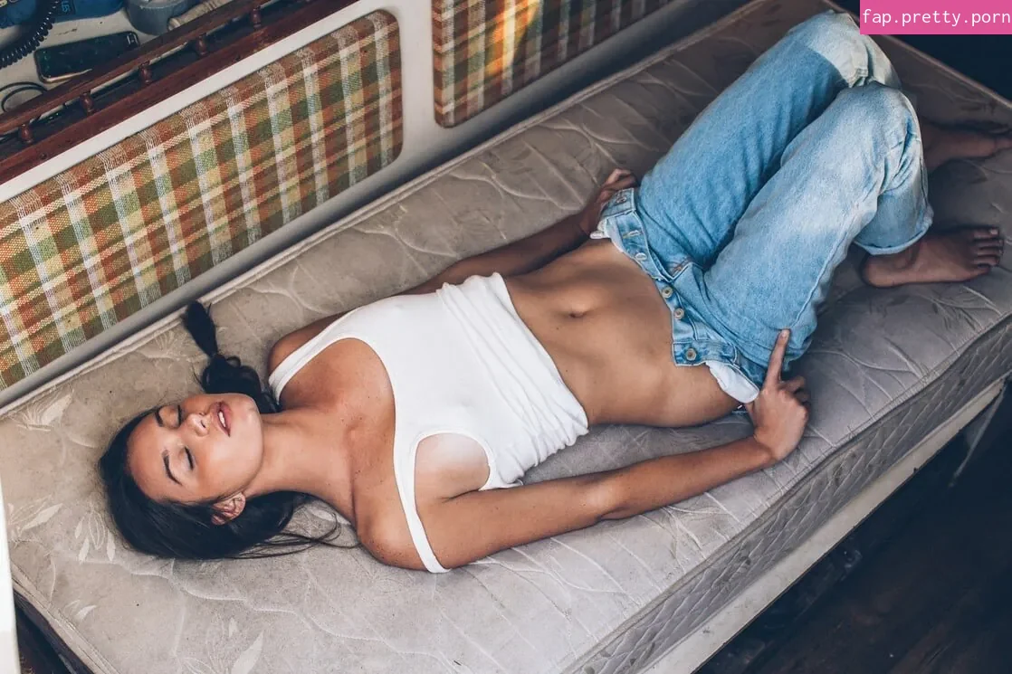 Hailey Outland - Photo #16