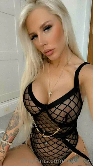 Hotwifey content