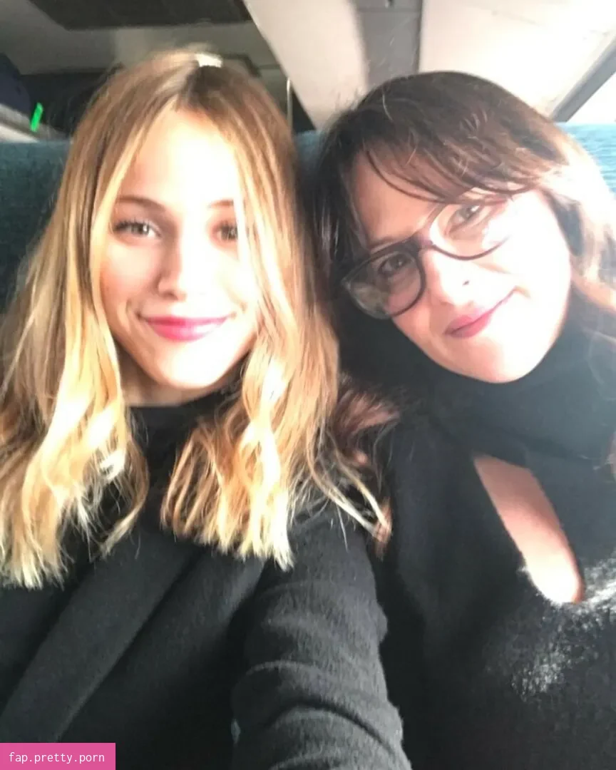 Halston Sage - Photo #59