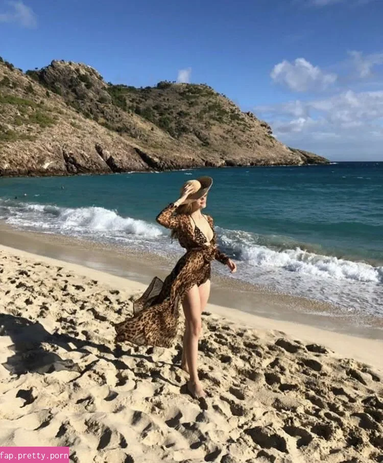 Halston Sage - Photo #32