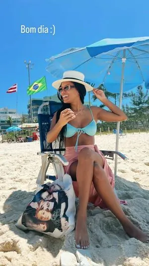 Heslaine Vieira content