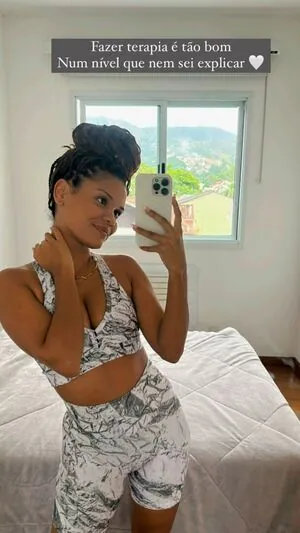 Heslaine Vieira content