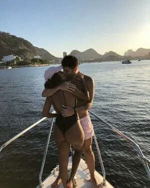 Heslaine Vieira content