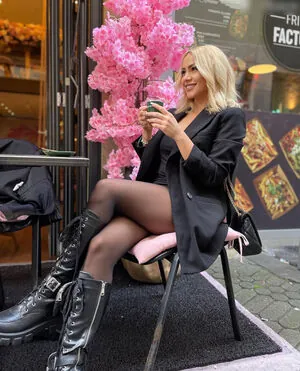 I.am.nicolepop content