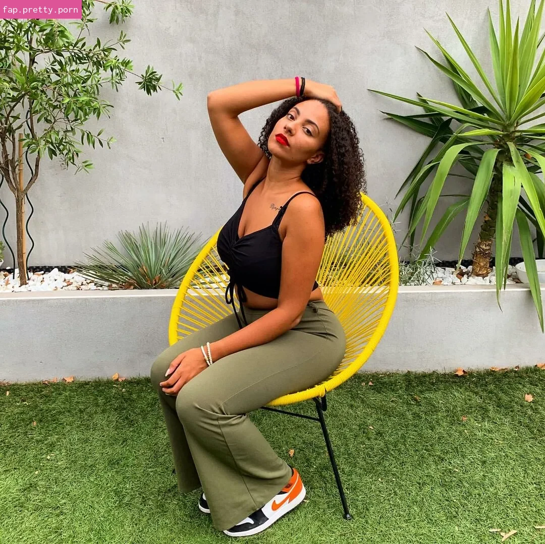 Ines Curly - Photo #02