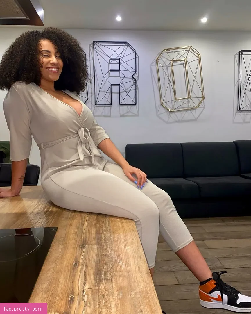 Ines Curly - Photo #04