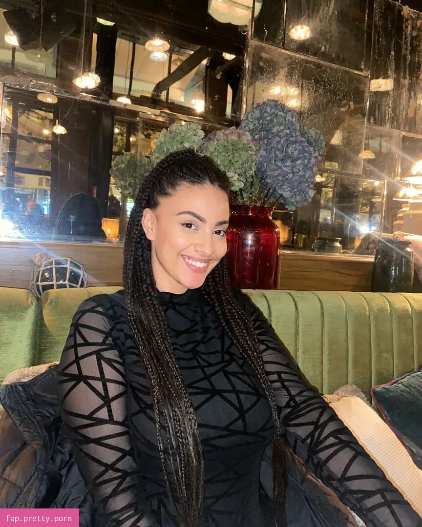 Ines Curly - Photo #18