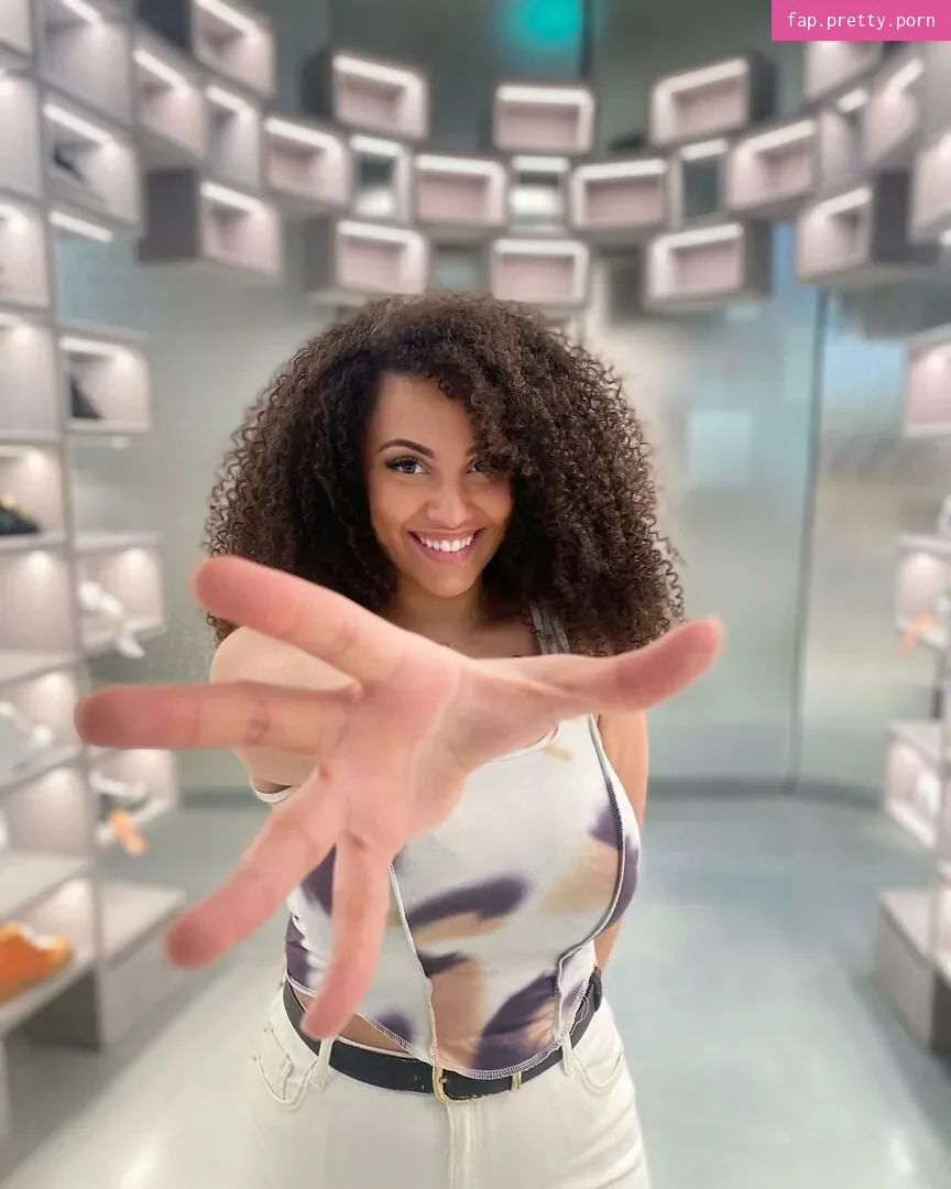 Ines Curly - Photo #22