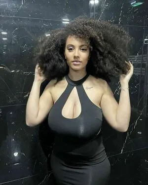 Ines Curly content
