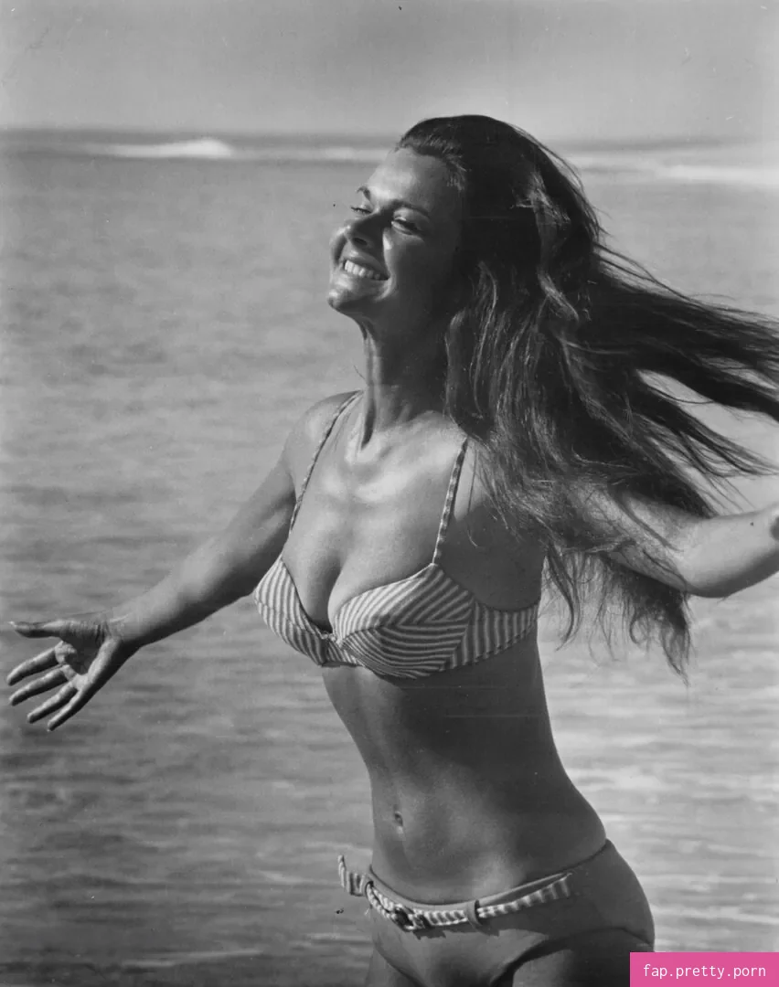 Imogen Hassall - Photo #13