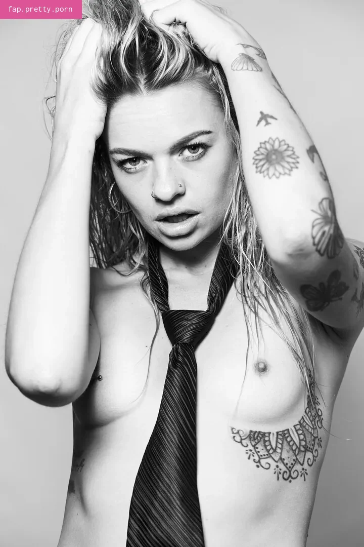 Isabella Jones content