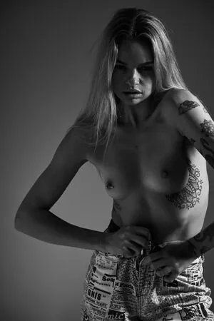 Isabella Jones content