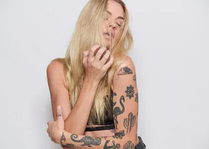 Isabella Jones content