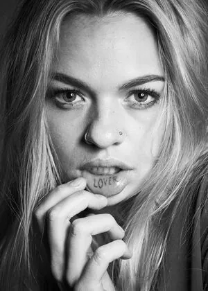 Isabella Jones content