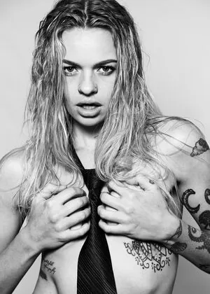 Isabella Jones content