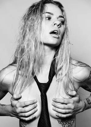 Isabella Jones content