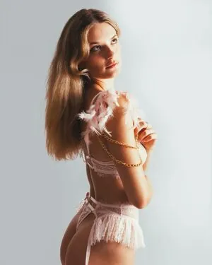 Isabella Kroon content