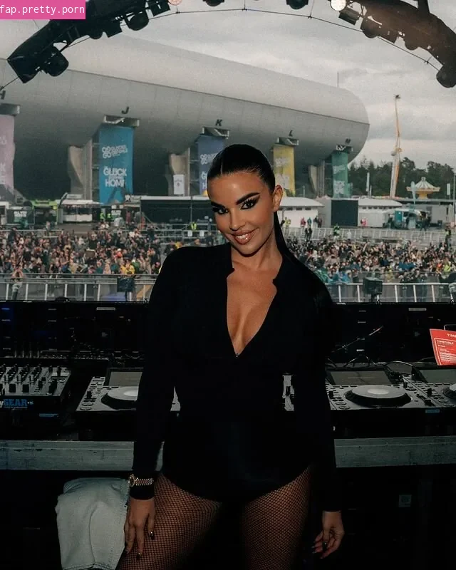 Ivana Knoll - Photo #05