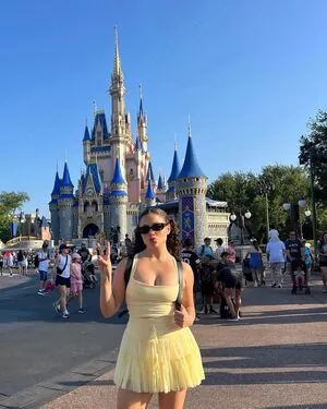 inAlicesWunderland content