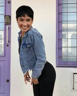 Isis Rodrigues content