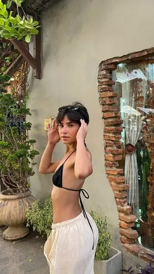 Isis Rodrigues content