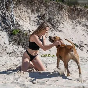 Jasmine Absolom content