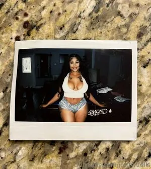 Jordyn Falls content