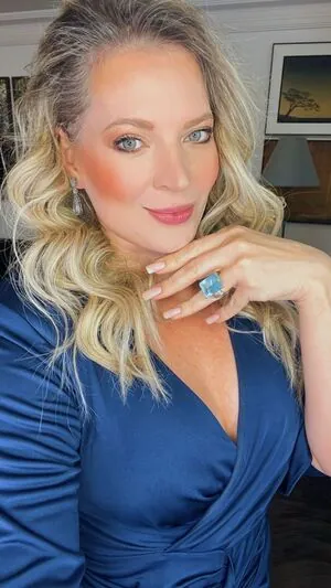 Joice Hasselmann content