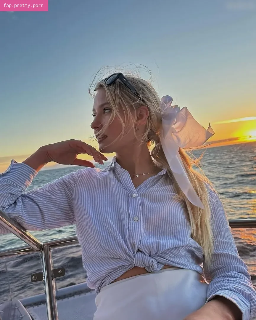 Juliet Small - Photo #03