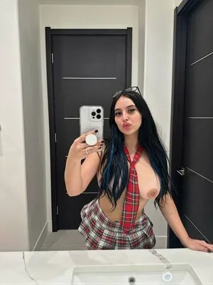 julianicolestar content