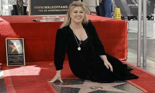 Kelly Clarkson content