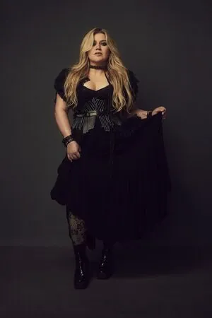 Kelly Clarkson content