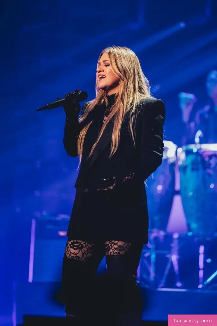 Kelly Clarkson - Photo #18