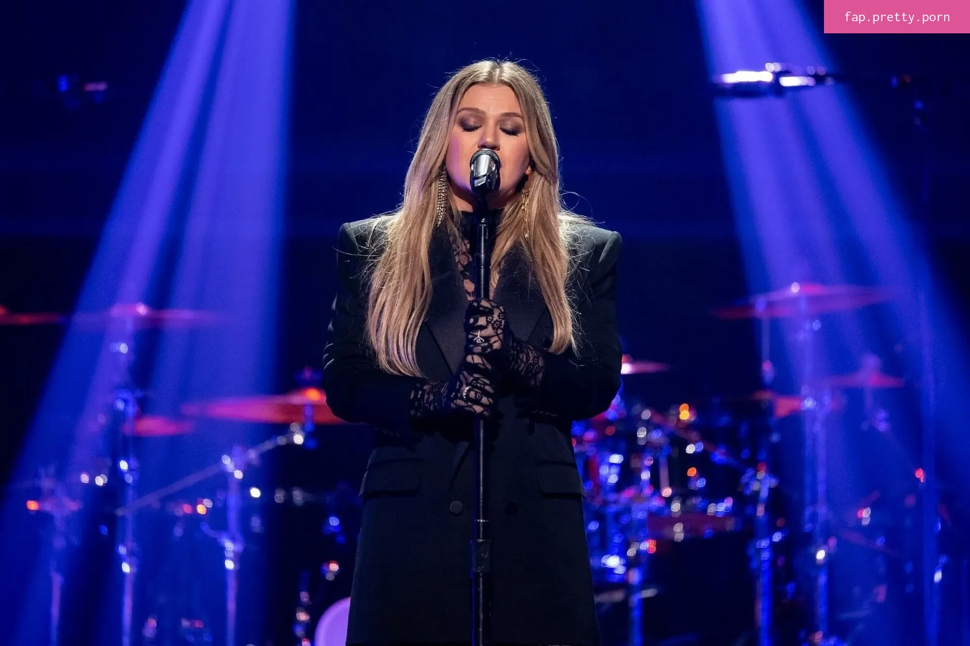 Kelly Clarkson - Photo #19