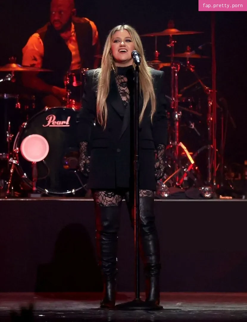 Kelly Clarkson - Photo #21