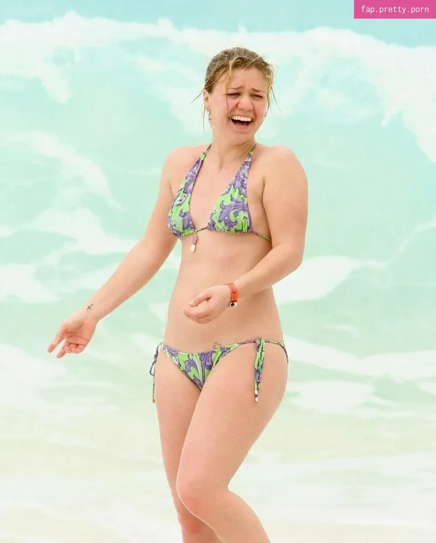Kelly Clarkson - Photo #23