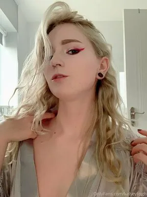 kelseyleighfree content